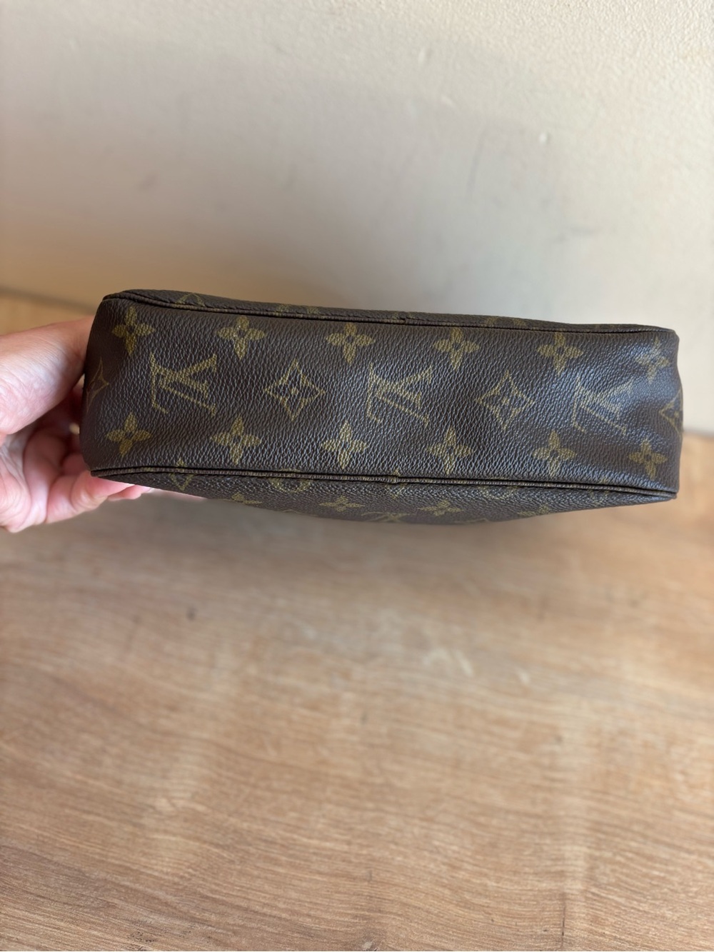 Authentic Louis Vuitton toiletry monogram - Picture 6 of 11